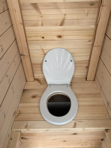 Műanyag ülőkés kerti WC