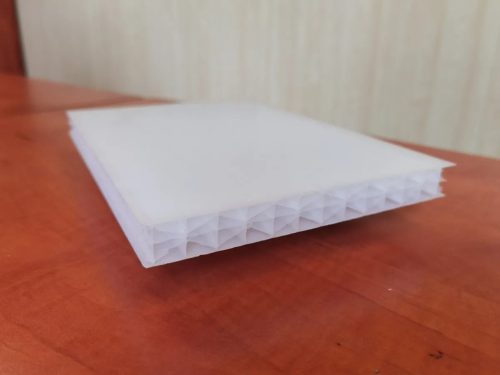Opál polikarbonát lemez, 5X egy oldalon UV védett, 16mm