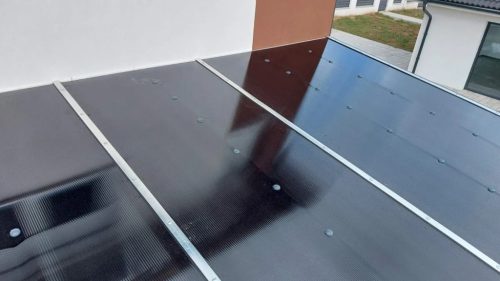 Antracit Ultra polikarbonát lemez, 2 kamrás egy oldalon UV védett, 10mm